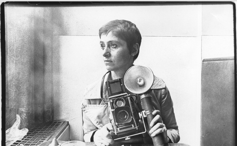 Fotograf Diane Arbus pozuje do rzadkiego portretu w Automat na Sixth Avenue między 41st i 42nd Street w Nowym Jorku, Nowy Jork około 1968 roku