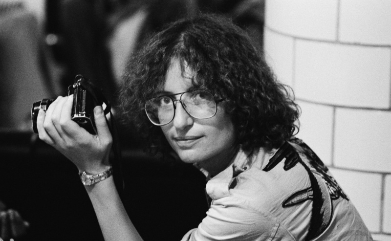 Annie Leibovitz z kamerą podczas trasy Rolling Stones Tour of the Americas, 1975 r.