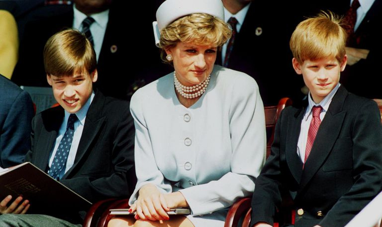 Diana com os filhos Príncipe William e Príncipe Harry