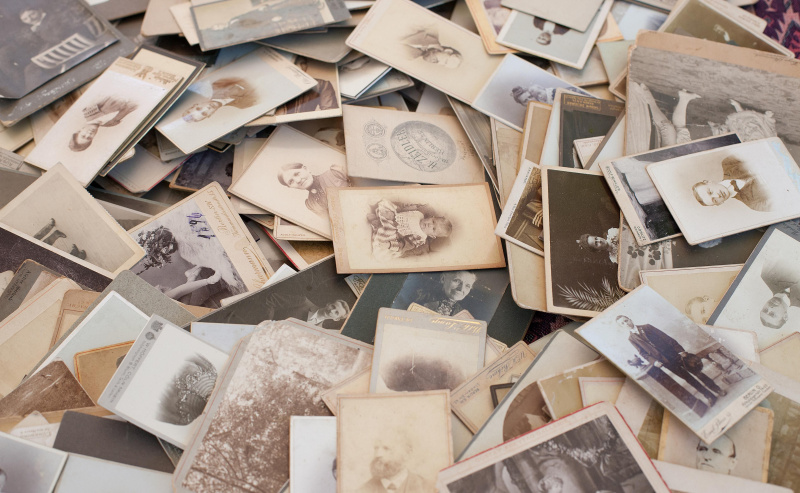 Apprenez à numériser et à stocker vos photos de famille anciennes et importantes.