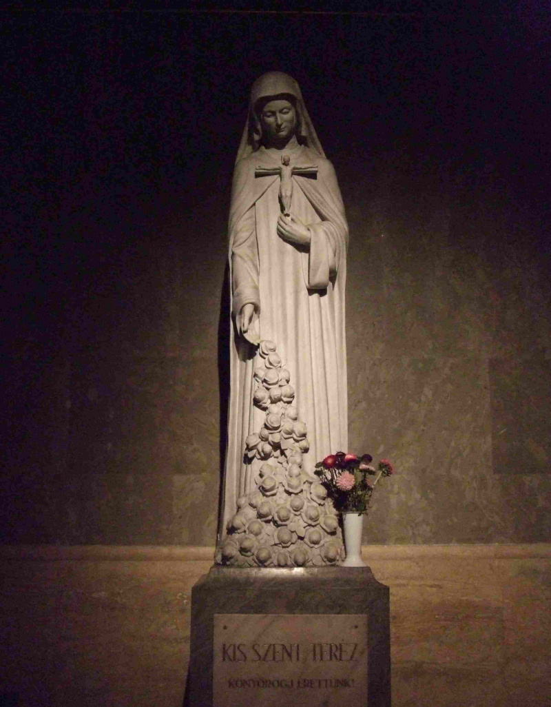 Svētās Terēzes no Lizjē statuja