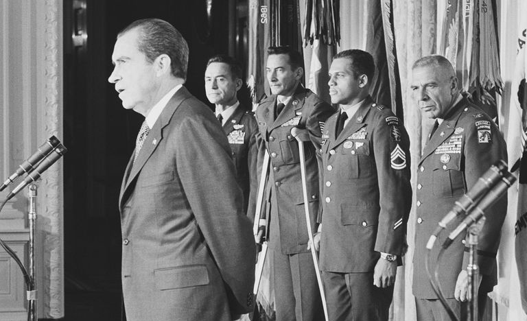 Presidente Nixon falando na cerimônia de premiação