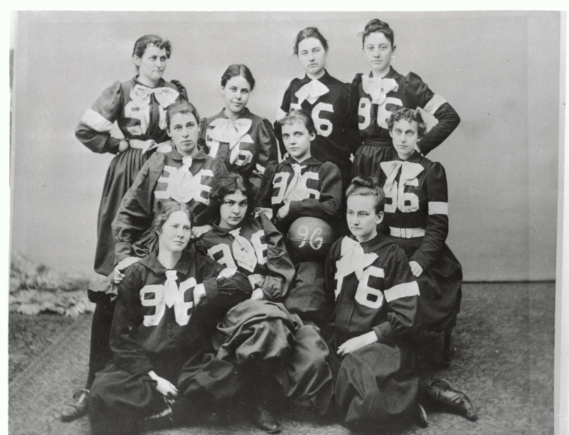 Porträt von frühen amerikanischen Basketball-Teamkollegen