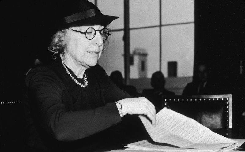 Žaneta Rankina sniedz liecību Pārstāvju palātas Jūras lietu komitejai, 1938