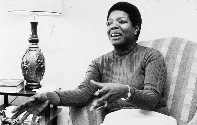 Ritratto di Maya Angelou in un ambiente domestico