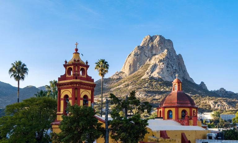メキシコ、ケレタロ州、ベルナル ピークのあるベルナル村