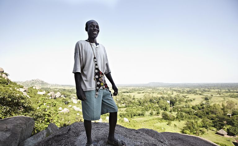 Obama ist ein afrikanischer Nachname, von dem angenommen wird, dass er vom Stamm der Luo in Kenia stammt.