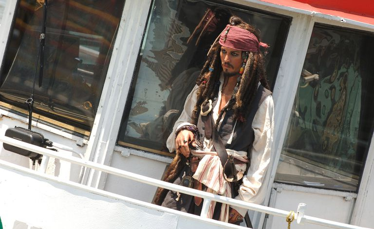 Johnny Depp Captain Jack Sparrow Wax Figure Cruises New York Harbor sulla Circle Line - 7 luglio 2006