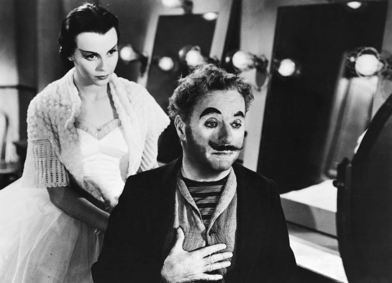 charlie chaplin holofotes