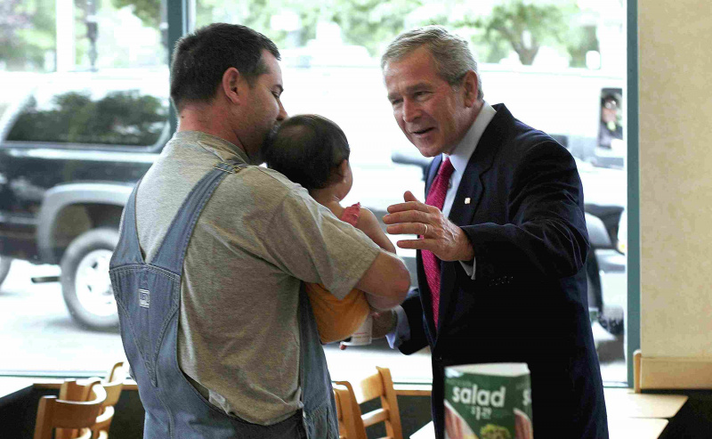 George W. Bush snakker med iransk bedriftseier.