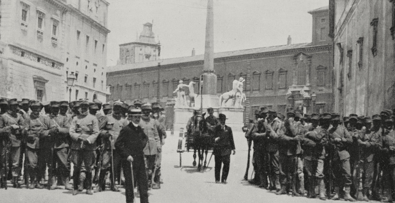 Soldados custodiando el Palacio del Quirinal, Huelga general en Roma, Italia, Semana Roja, de LIllustrazione Italiana, Año XLI, No 25, 21 de junio de 1914