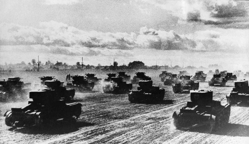 Czołgi rosyjskie pędzące na front, czerwiec 1941 r.