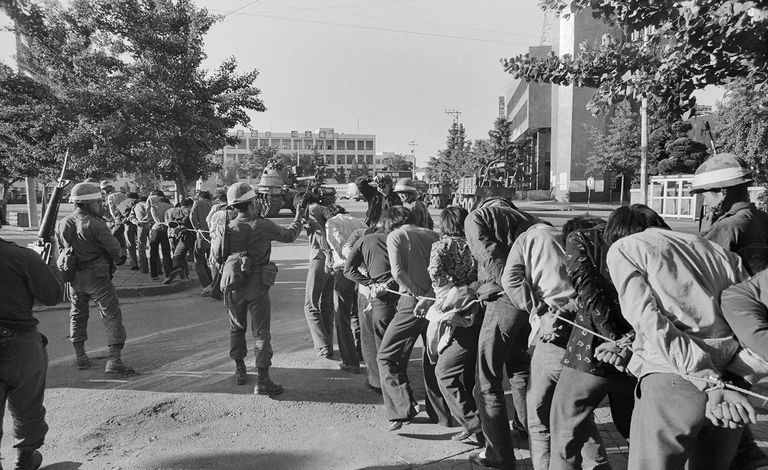 Étudiants coréens retenus par les forces armées