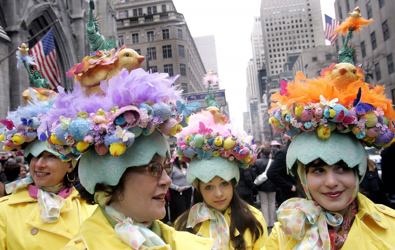 I newyorkesi sfoggiano le loro raffinatezze alla parata annuale di Pasqua