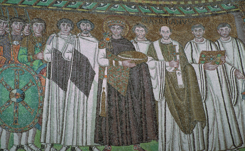 Mosaico do imperador bizantino Justiniano I e sua corte, século VI.