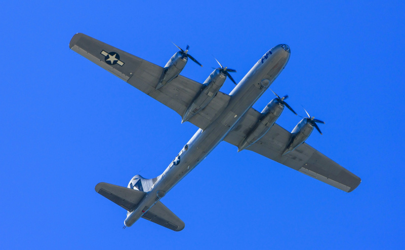 Aereo Boeing B29 della seconda guerra mondiale in volo.