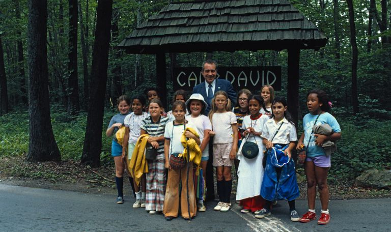 Richard Nixon con las Girl Scouts en Camp David