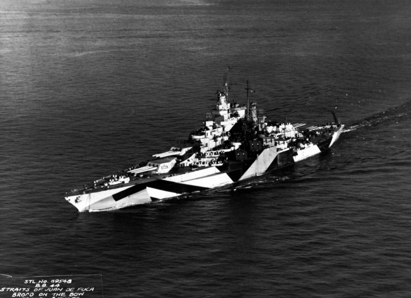 USS California (BB-44) unterwegs in der Straße von Juan de Fuca, Washington, am 25. Januar 1944.
