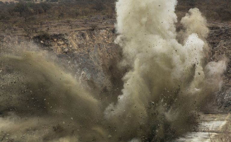 Explosion im Steinbruch