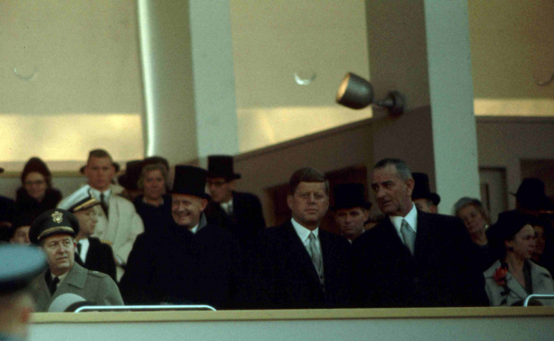 LBJ y JFK en este último