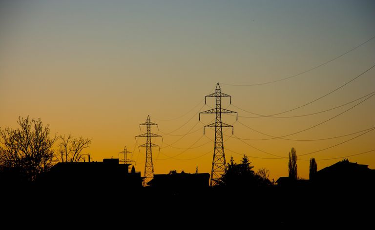Linie energetyczne o zachodzie słońca