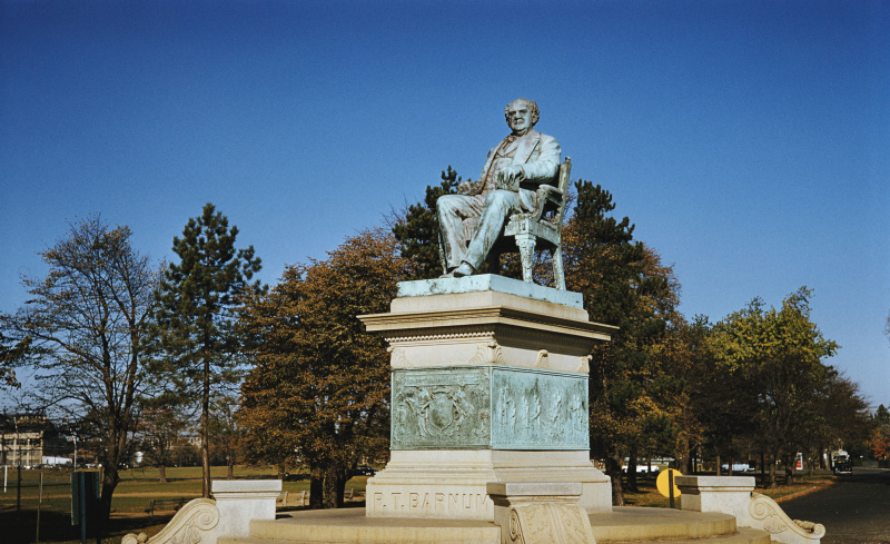 Statue av PT Barnum