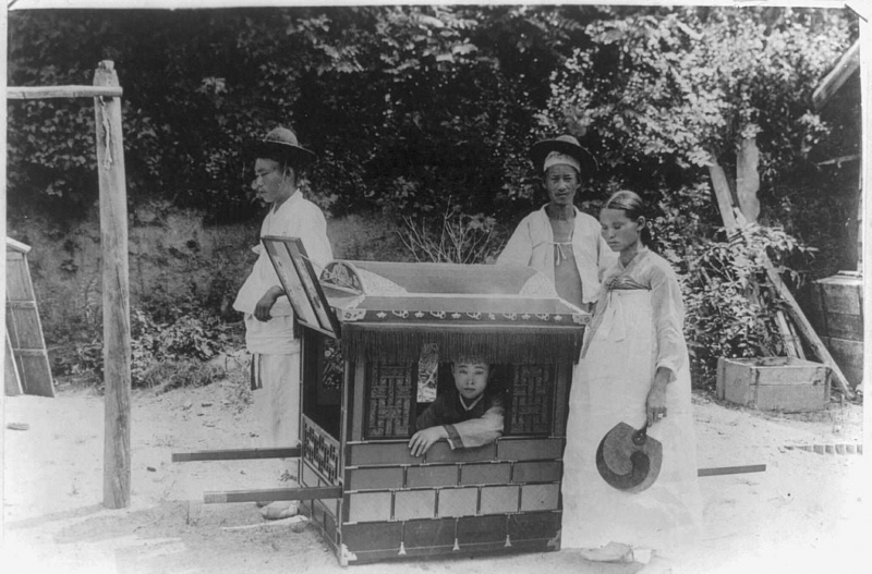Die Limousine hat sogar eine schicke Windschutzscheibe.