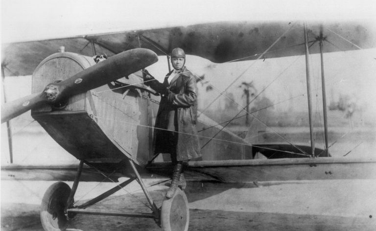 飛行機を持つベッシー・コールマン