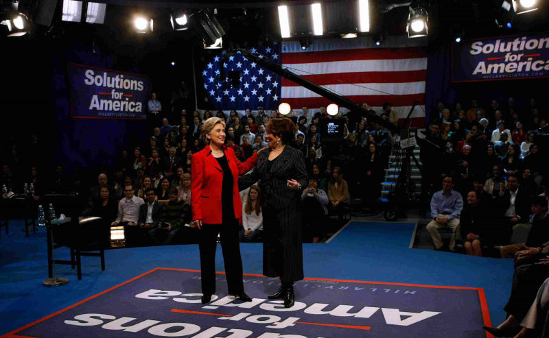 Carole Simpson z Hillary Clinton