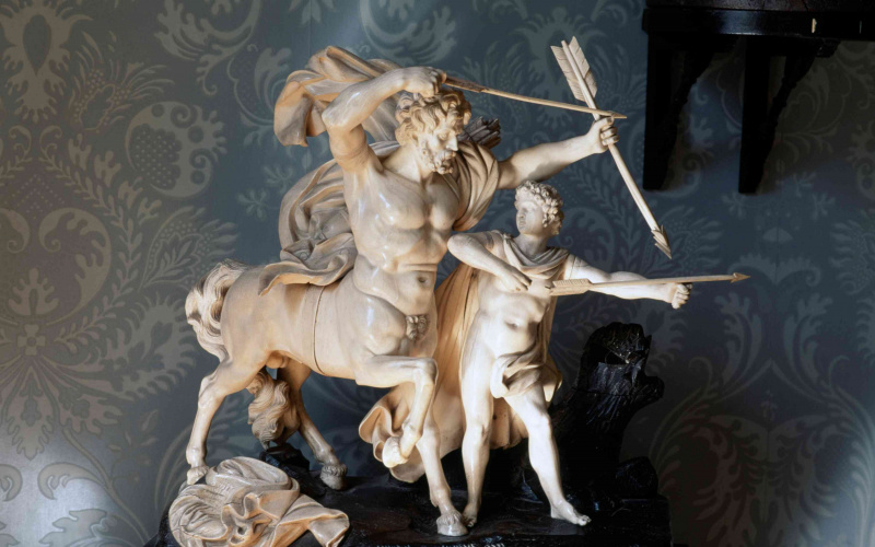 Escultura de marfil del siglo XIX de Quirón y Aquiles