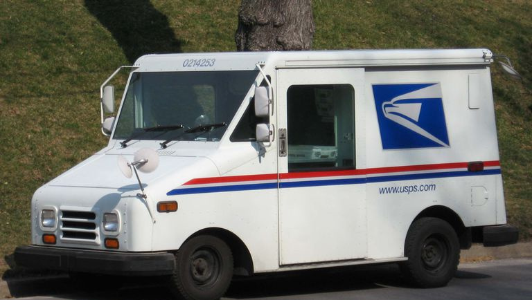 Ciężarówka pocztowa USPS w Stanach Zjednoczonych.