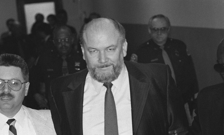 Podejrzany o morderstwo Richard Kukliński wchodzi do sali sądowej