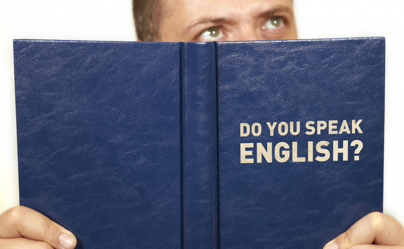 Libro con la frase: você fala inglês?