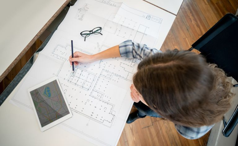 Arkitekt tegner en plan