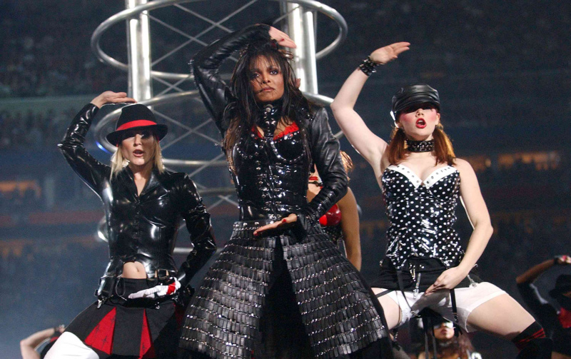 Janet Jackson durante o show do intervalo do Super Bowl XXXVIII