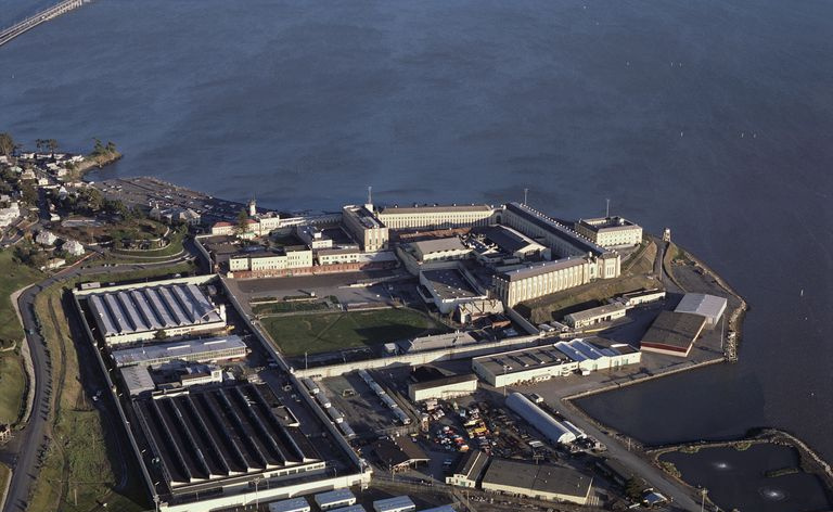Vista aérea de la prisión estatal de San Quentin en la Bahía de San Francisco