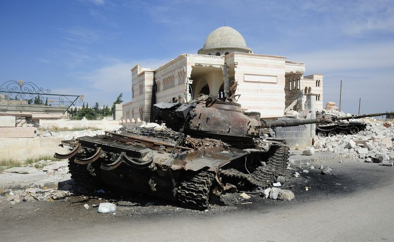 Ein T-72-Kampfpanzer in Azaz, Syrien, zerstört