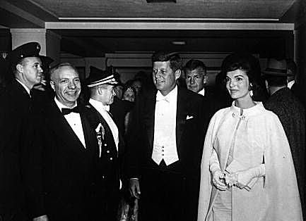 Presidente John F. Kennedy e primeira-dama Jacqueline Kennedy no baile inaugural 20 de janeiro de 1961