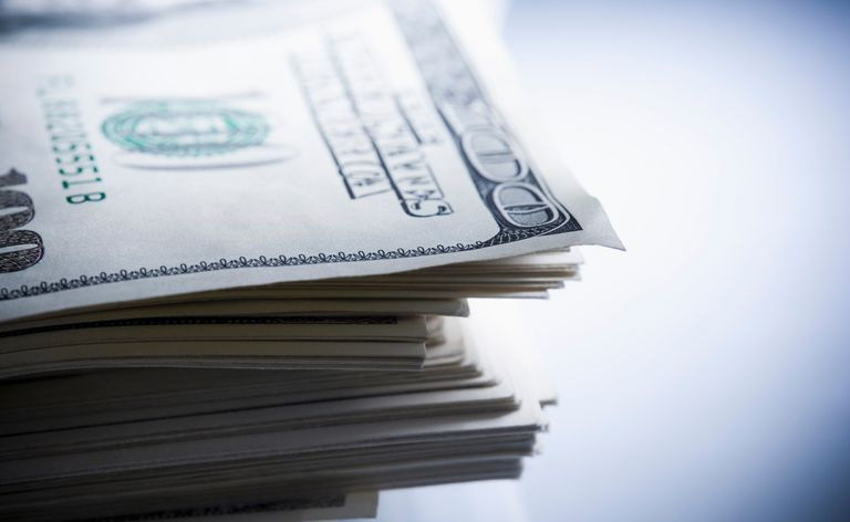 Rachunki o wartości 100 USD