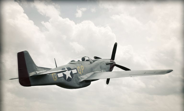 II wojna światowa TF-51 Mustang na niebie — w wieku