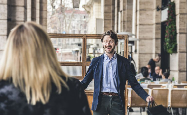 Freunde treffen sich in einem Café