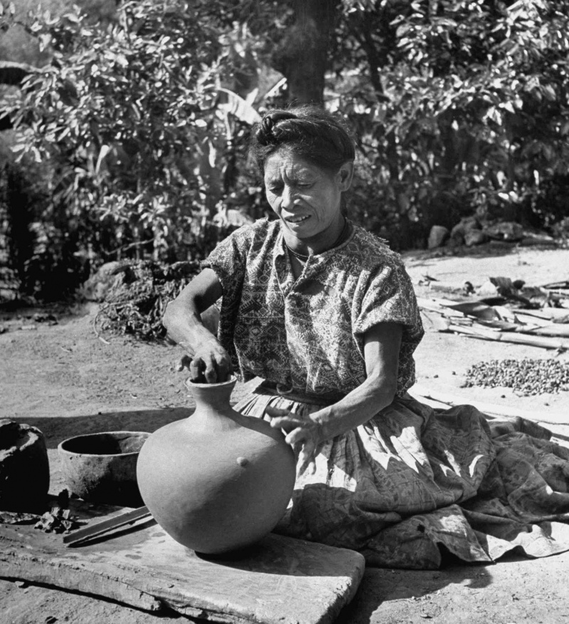 Majówka robiąca ceramikę, 1947