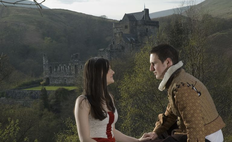 Pareja de Shakespeare enamorada