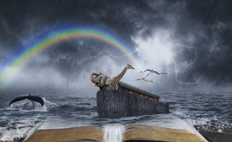 Eine offene Bibel mit der Geschichte von Noah