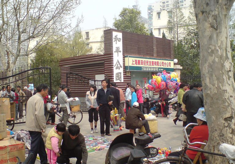 Scène de rue de Shanghair à HePing Park, avril 2008