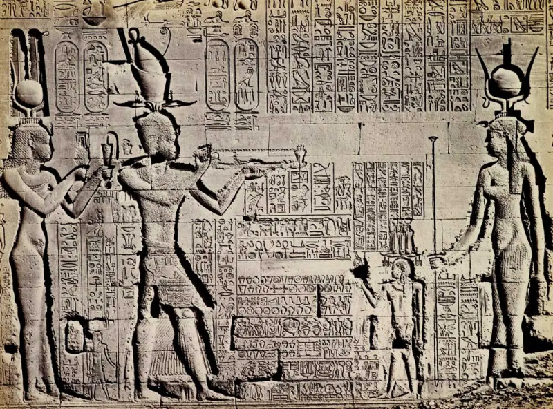   cleoptra son cesarion relief, Egypt