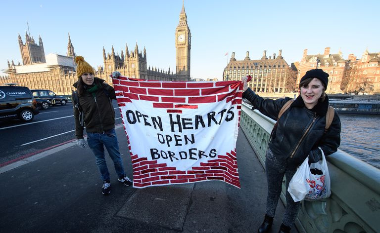 Bridge Not Walls-Proteste finden in ganz Großbritannien statt