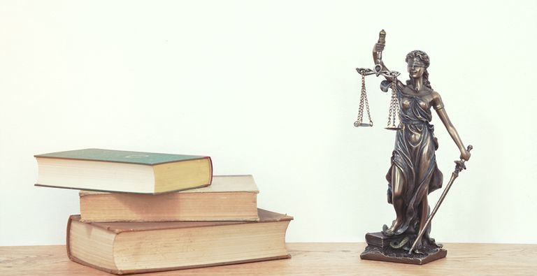 Le droit et le gouvernement sont basés sur les arts libéraux.