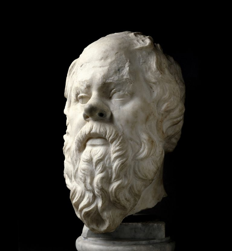 escultura em mármore de Sócrates