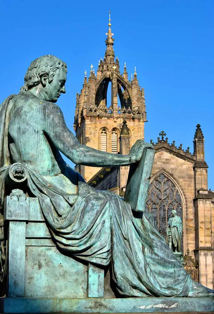 statuia memorială a lui David Hume Edinburgh